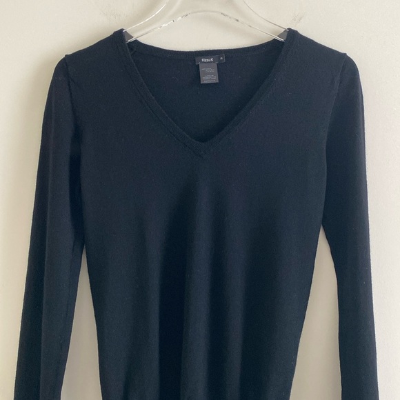 Filippa K Merino Wool V-Neck Sweater - Picture 5 of 15